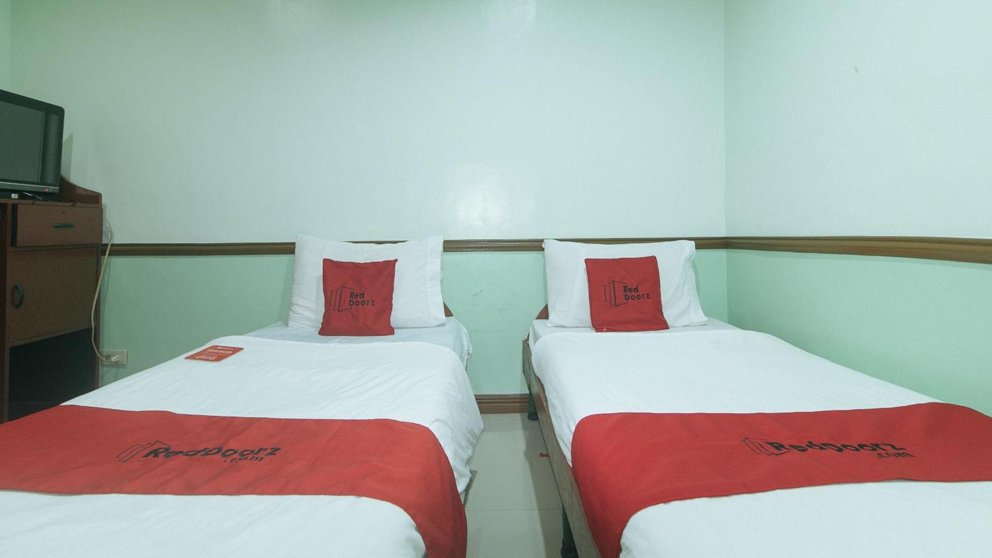Reddoorz At Maanyag Pension House Mandaue Cebu Екстер'єр фото
